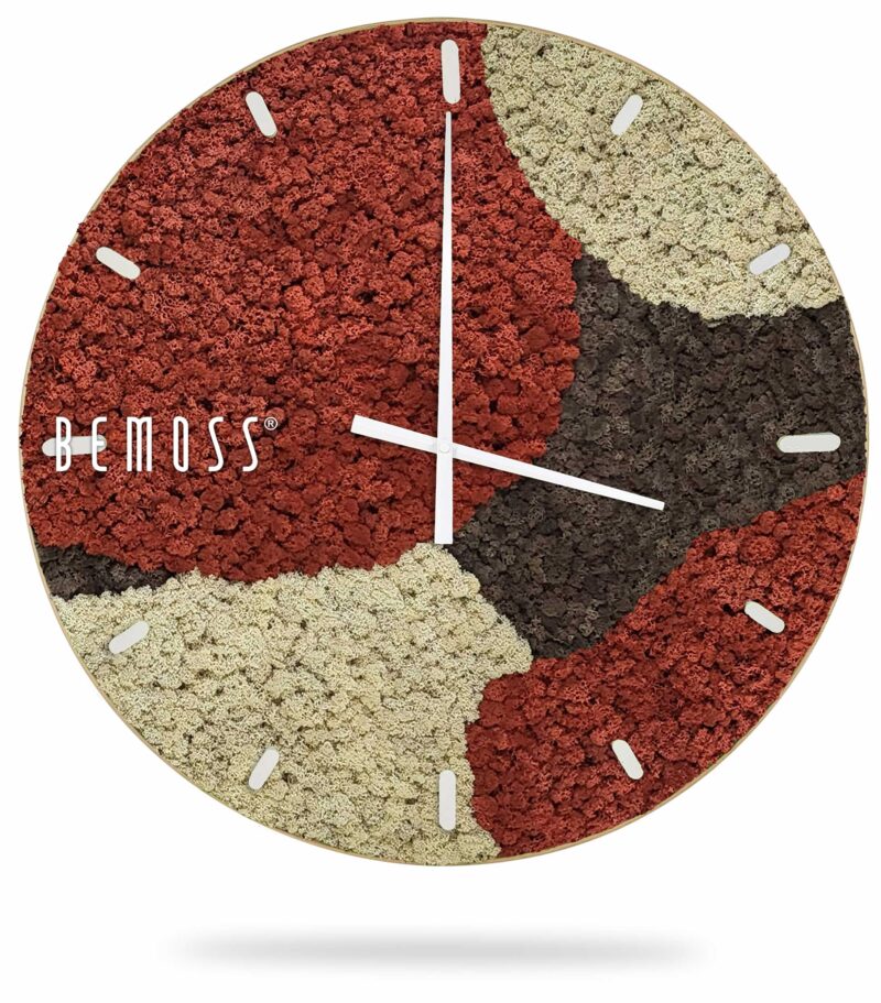 hodiny s dizajnom ženskej tváre a nápisom mamičky na jej tvári machovy obraz, stabilizovany mach, machová stena, machová dekorácia