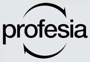 černobílá fotografie loga společnosti, která prodává profesionální produkty a služby lidem, kteří potřebují pozornost, mechová stěna, mechové dekorace, obraz z mechu, mechová zeď, mechovy obraz, dekorativní mech